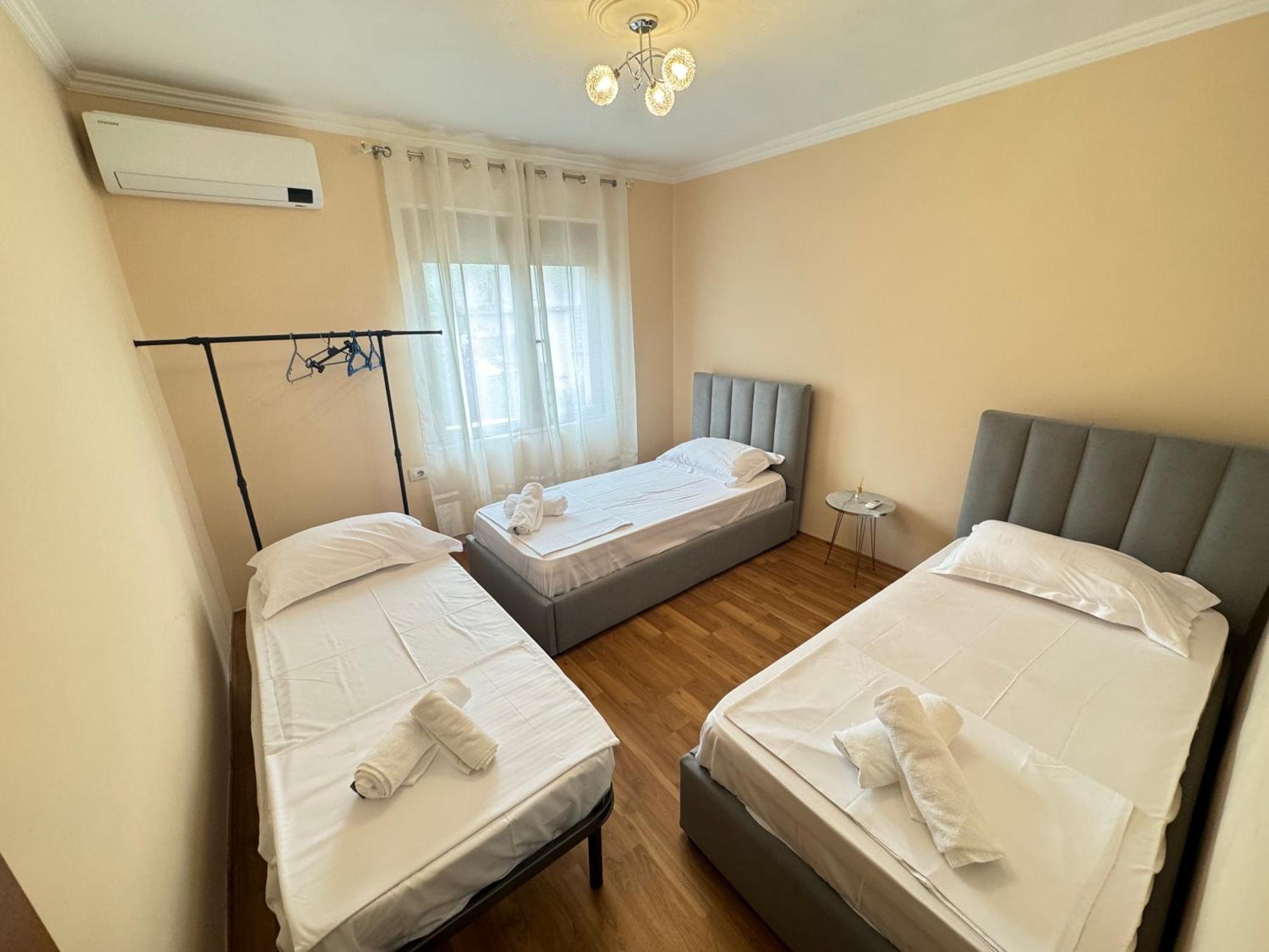 Skanderbeg Square Apartment 02 Tirana Exteriör bild